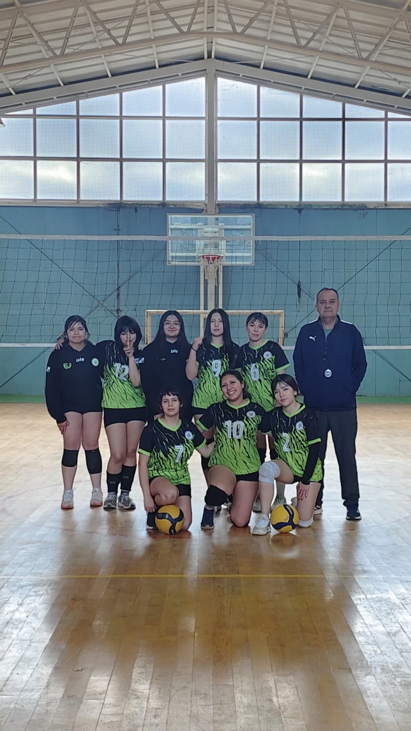 ¡Gran jornada de voleibol! La selección femenina de enseñanza media enfrentó al Colegio Chileno Americano