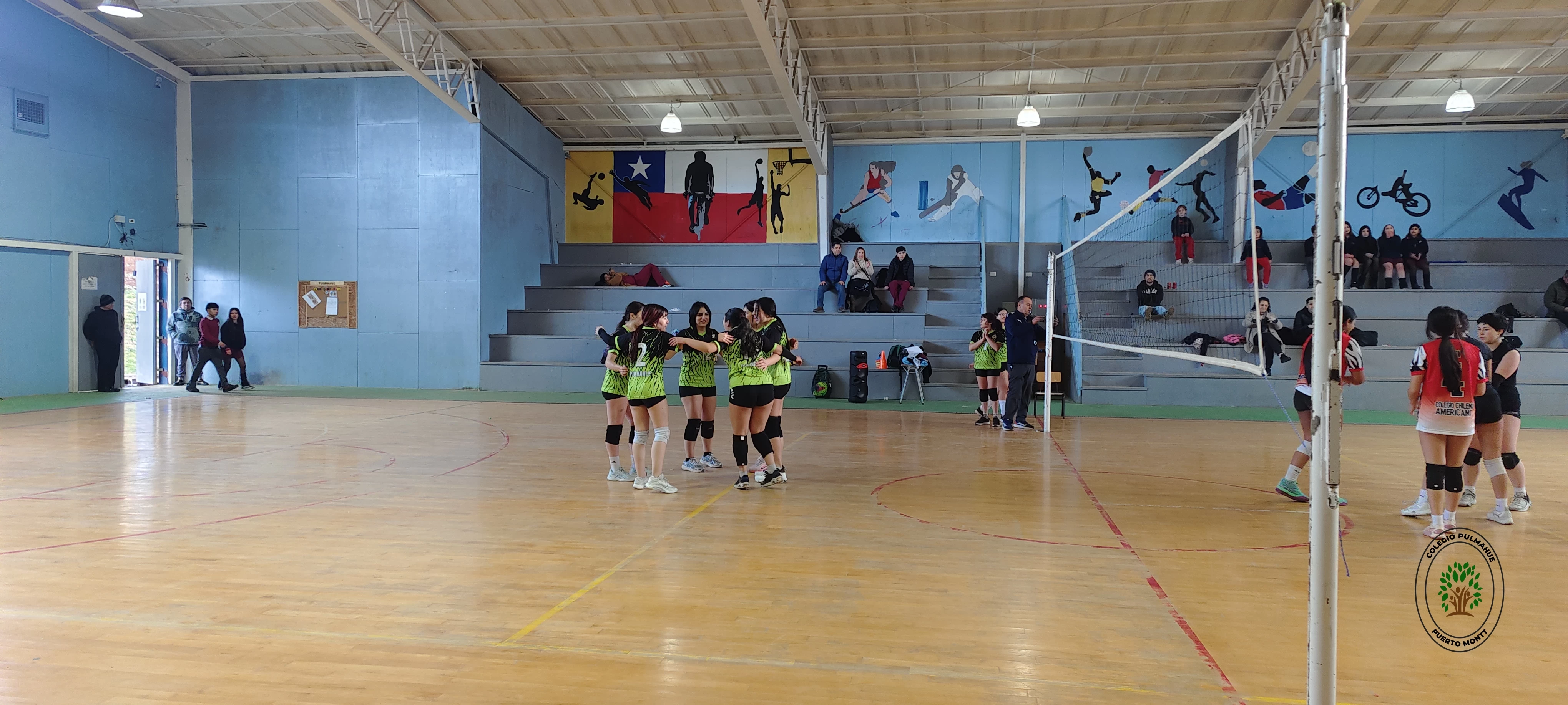 Imagen de la noticia: ¡Gran jornada de voleibol! La selección femenina de enseñanza media enfrentó al Colegio Chileno Americano