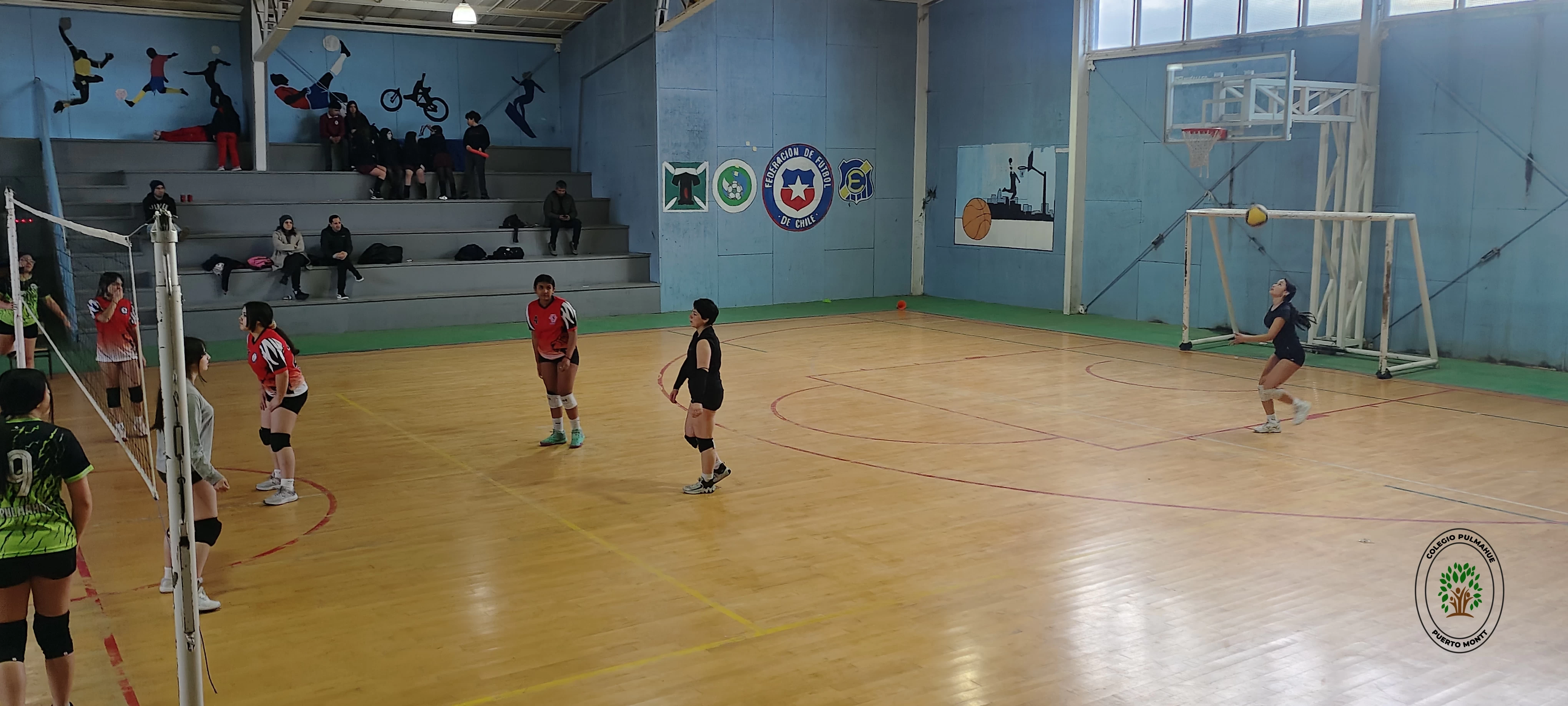 Imagen de la noticia: ¡Gran jornada de voleibol! La selección femenina de enseñanza media enfrentó al Colegio Chileno Americano
